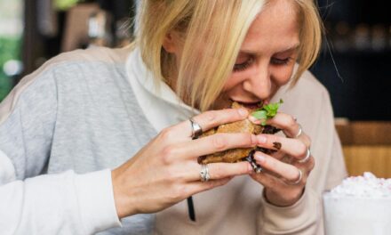 How Balanced Eating Supports Mental Health & Eating Disorder Recovery