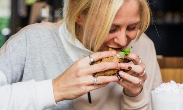 How Balanced Eating Supports Mental Health & Eating Disorder Recovery