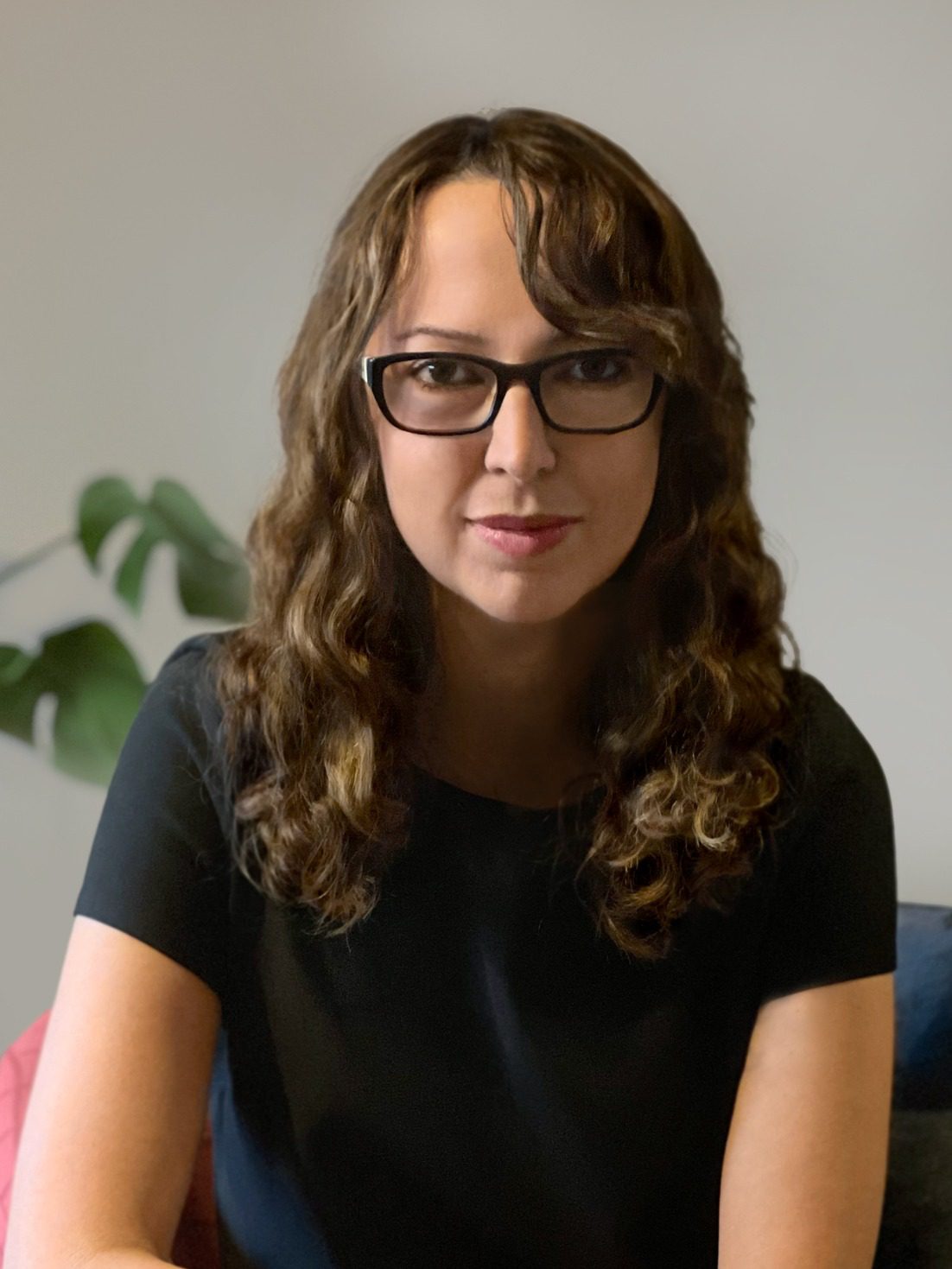 Dr Esthefanea F. Santos smiling, counselling psychologist and founder of ES Therapy Centre in Medway, supporting adults with anxiety and self-worth challenges<br />
 